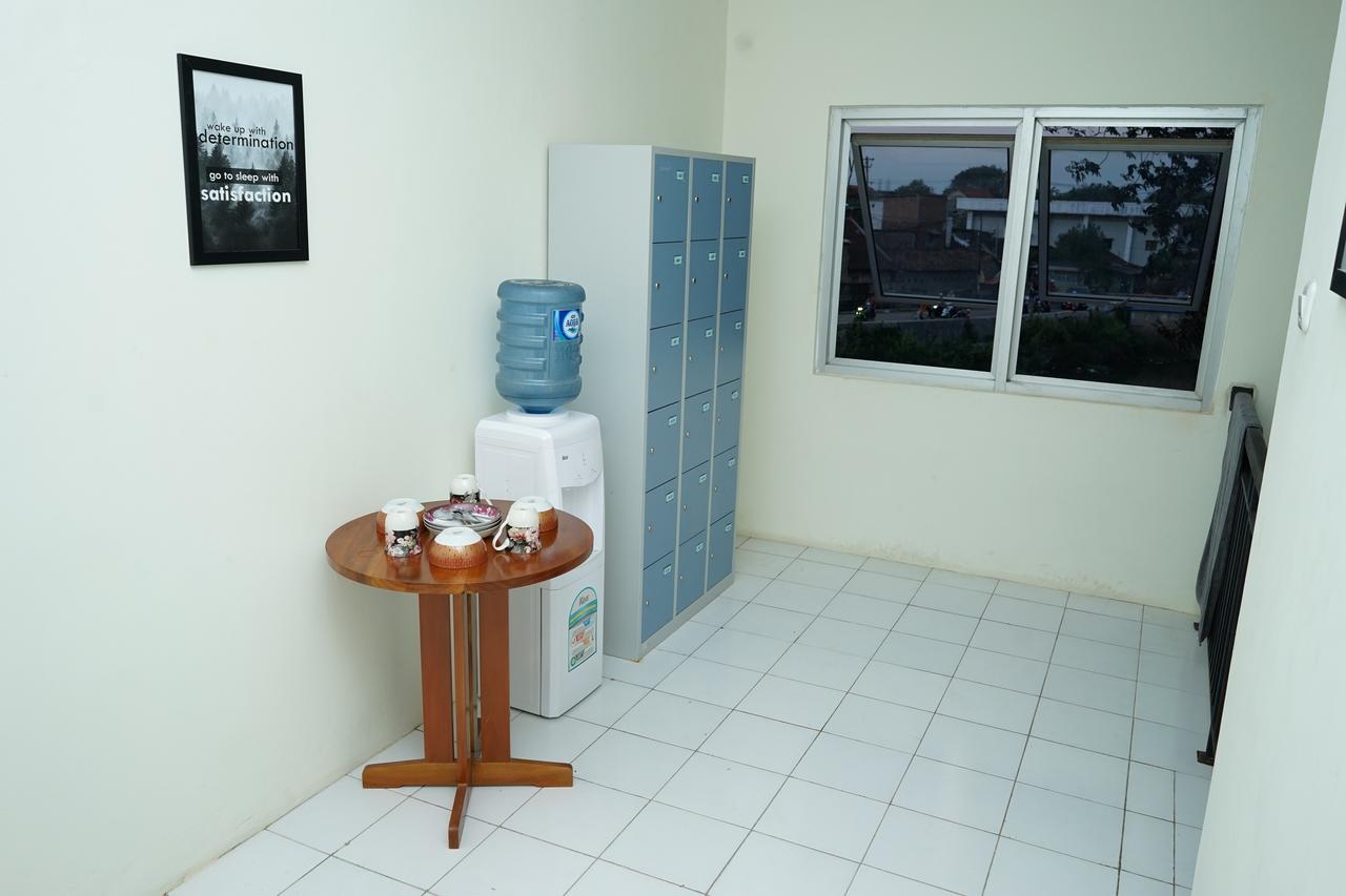 Ds Colive Layur Kota Lama Semarang Exterior photo
